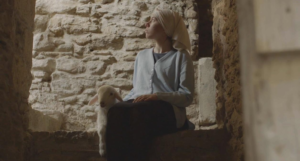 Venezia 83. “Uno si distrae al bivio” di Alessandra Lancellotti nelle Notti Veneziane.