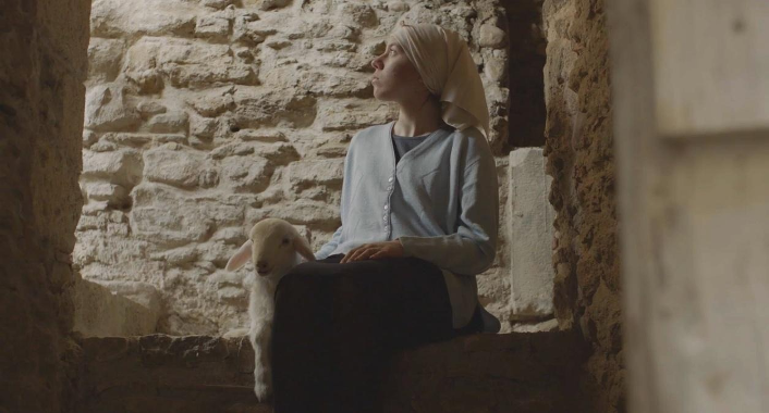 Venezia 83. “Uno si distrae al bivio” di Alessandra Lancellotti nelle Notti Veneziane.