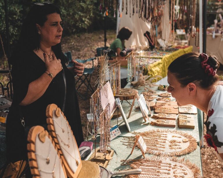 Bonfire Market torna alla Caffarella: artigianato, natura e un viaggio nella cosmesi nell’antica Roma